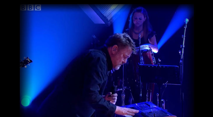 GUY PERFORMS ‘ANGELA’S EYES’ ON LATER