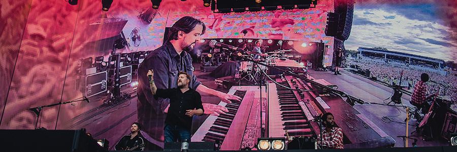 ELBOW PERFORM GROUNDS FOR DIVORCE LIVE IN HYDE PARK